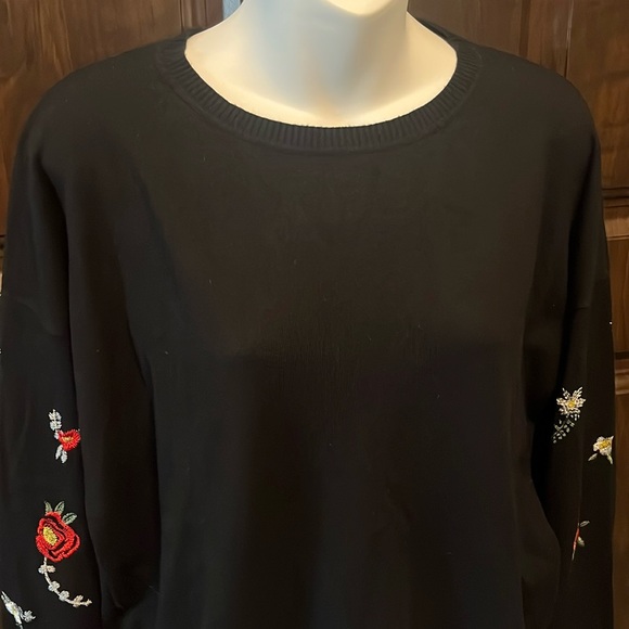 Aaeda Embroidered Crewneck Sweater - Picture 4 of 5